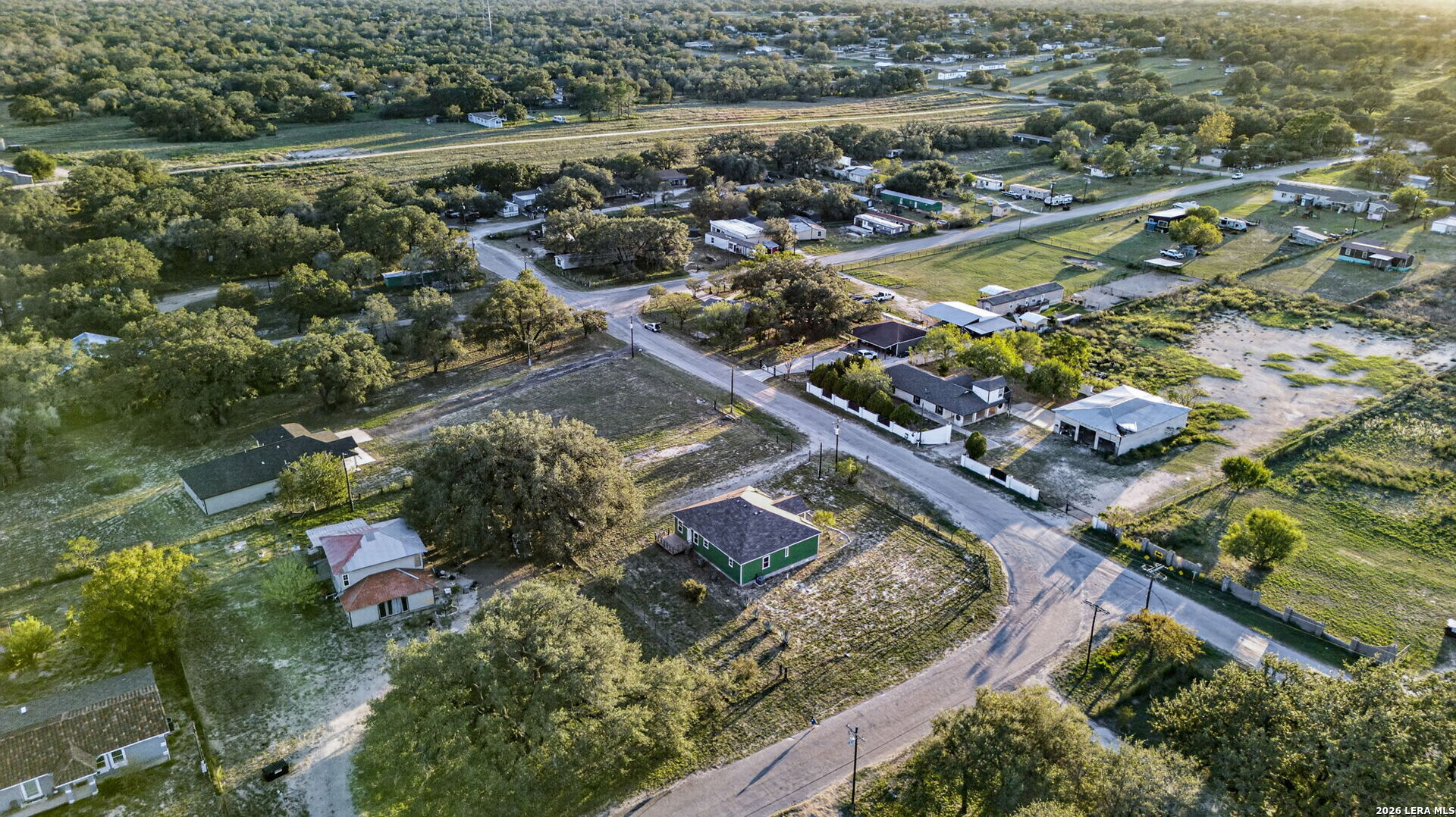 316 Royal Oaks Dr, Somerset, TX 78069