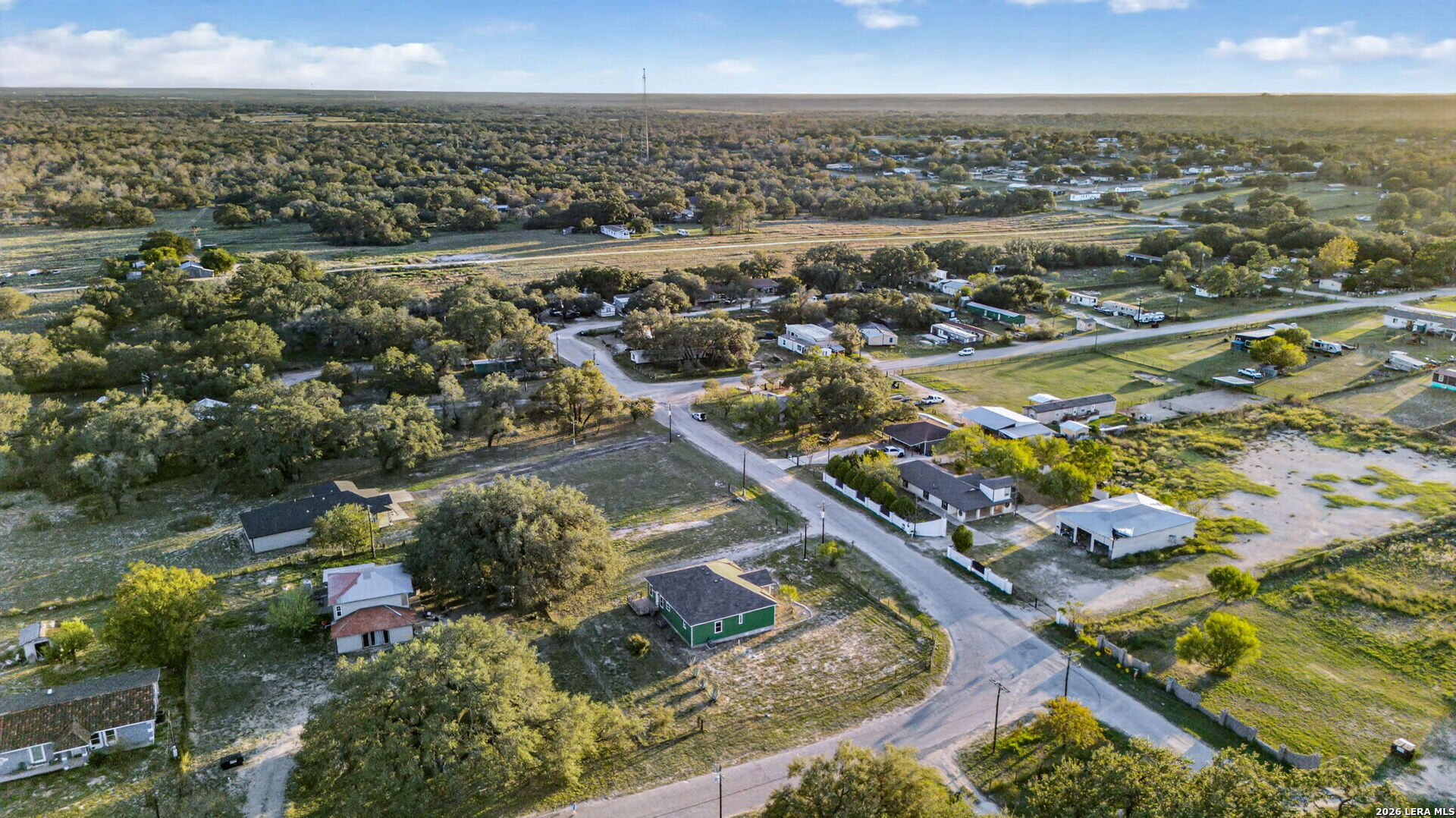 316 Royal Oaks Dr, Somerset, TX 78069