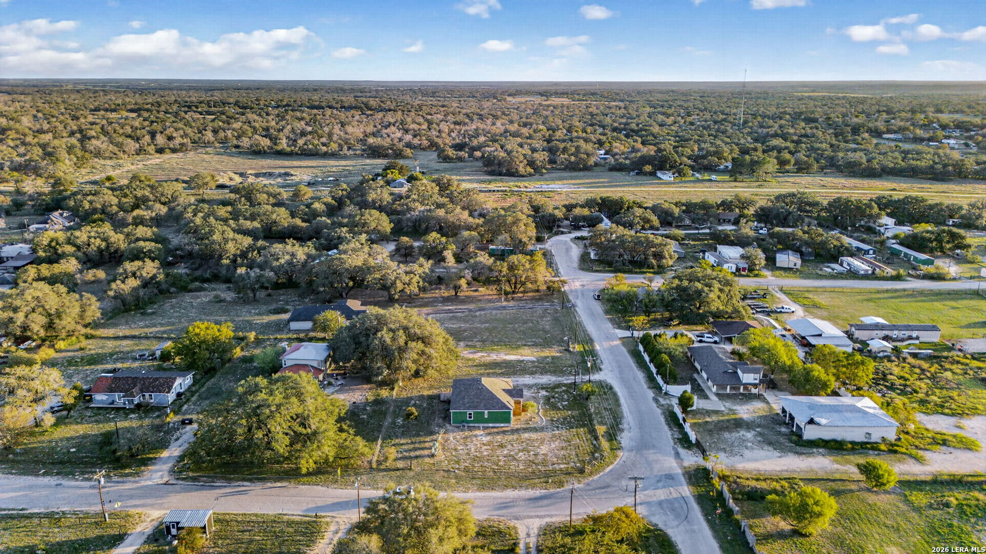316 Royal Oaks Dr, Somerset, TX 78069