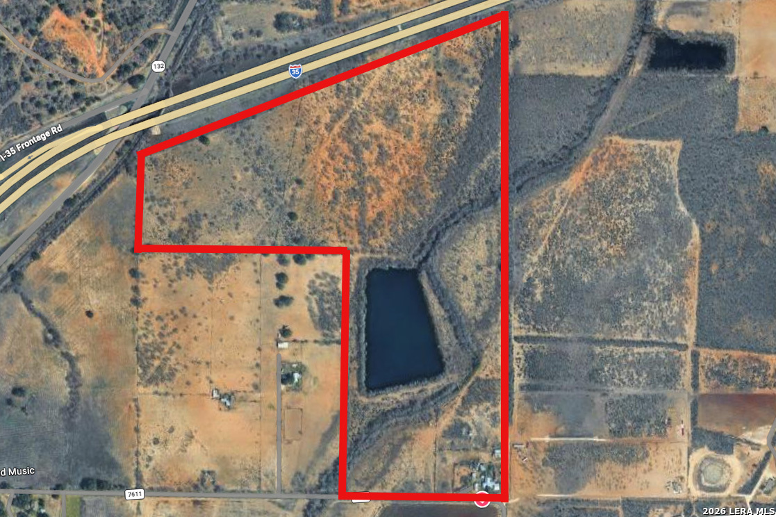 599 COUNTY ROAD 7611, Devine, TX 78016