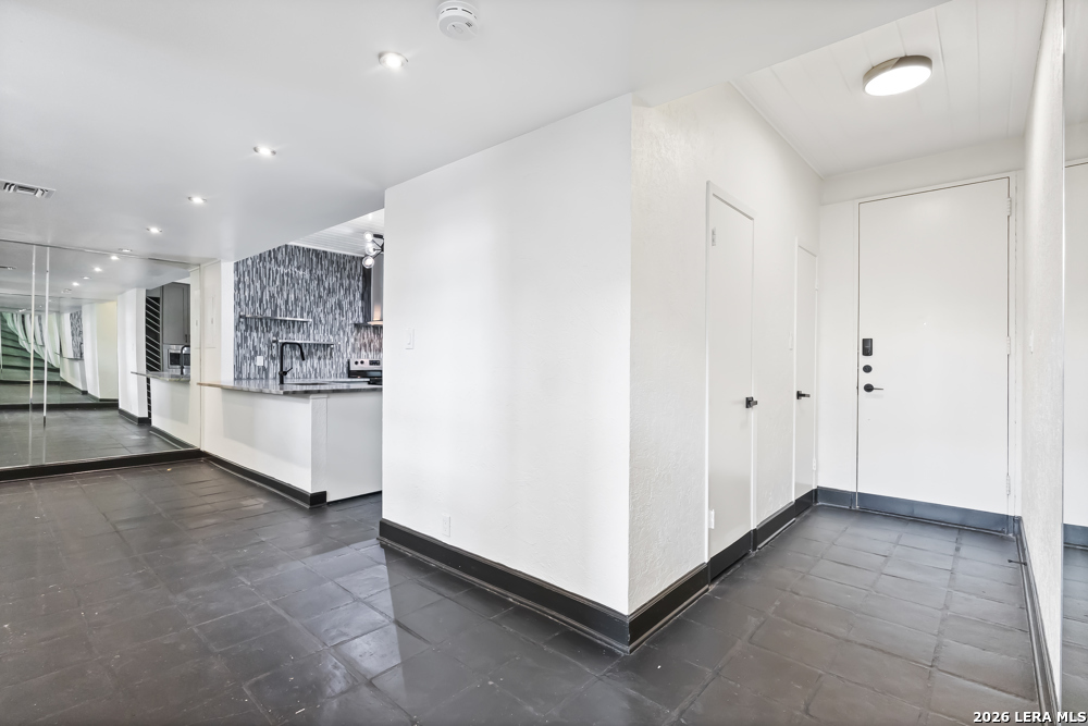Entry/Foyer