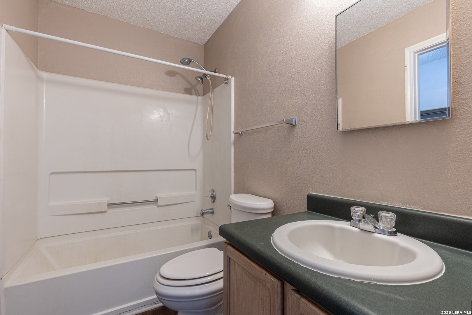 8010 CHESTNUT CAPE DR, Converse, TX 78109