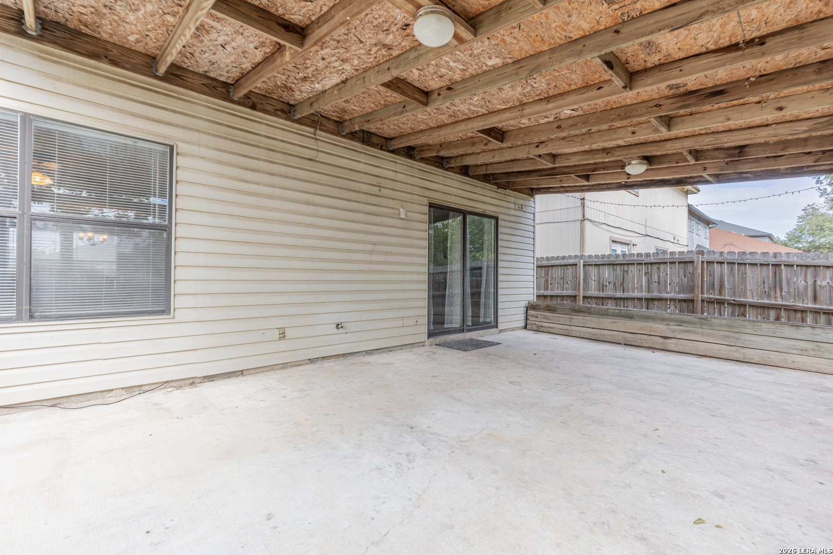 8010 CHESTNUT CAPE DR, Converse, TX 78109