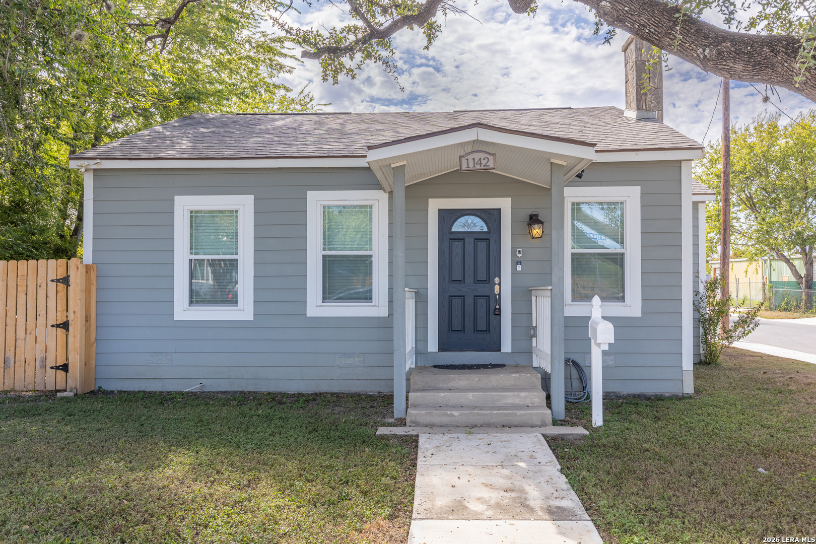 1142 W LYNWOOD AVE, San Antonio, TX 78201