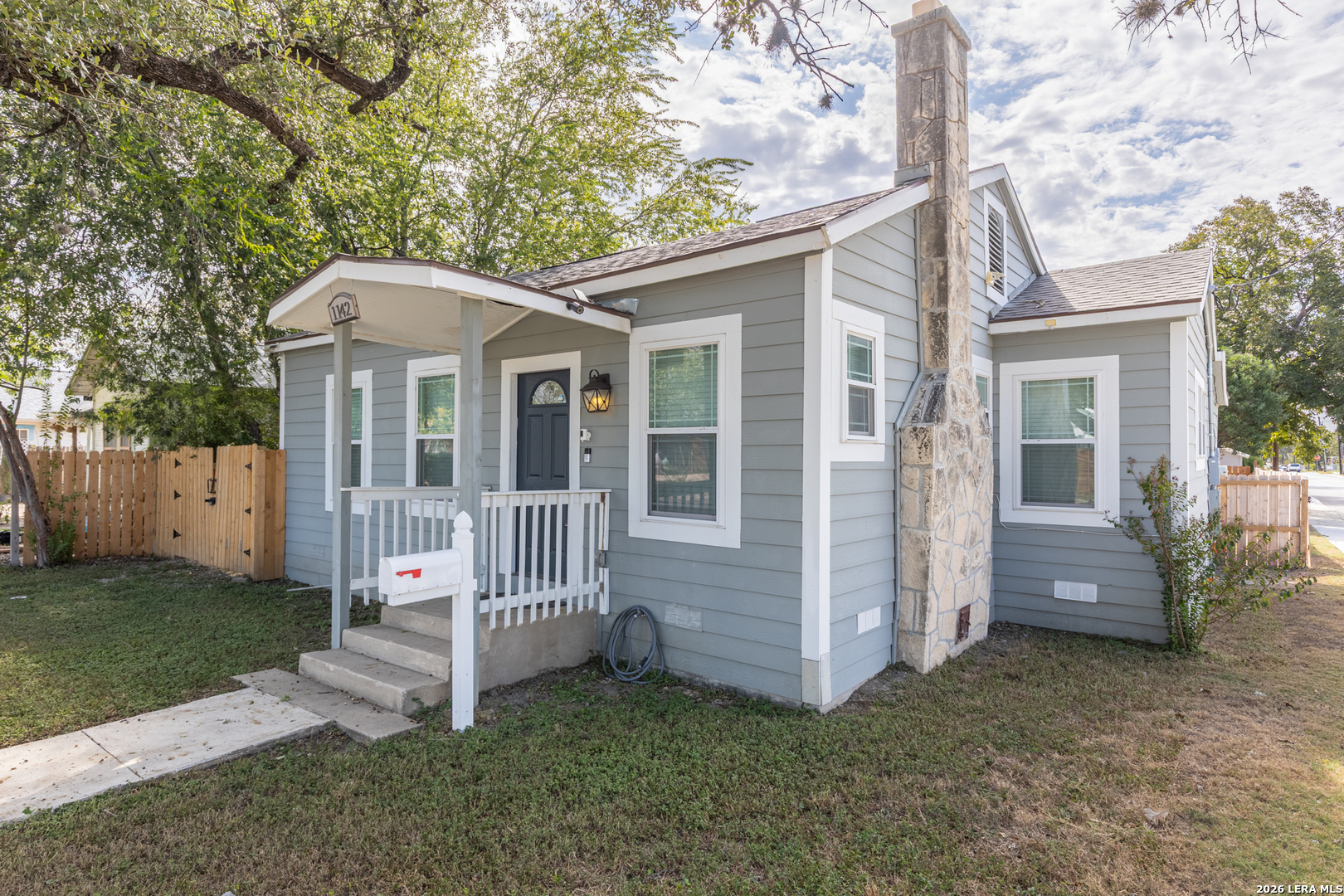 1142 W LYNWOOD AVE, San Antonio, TX 78201