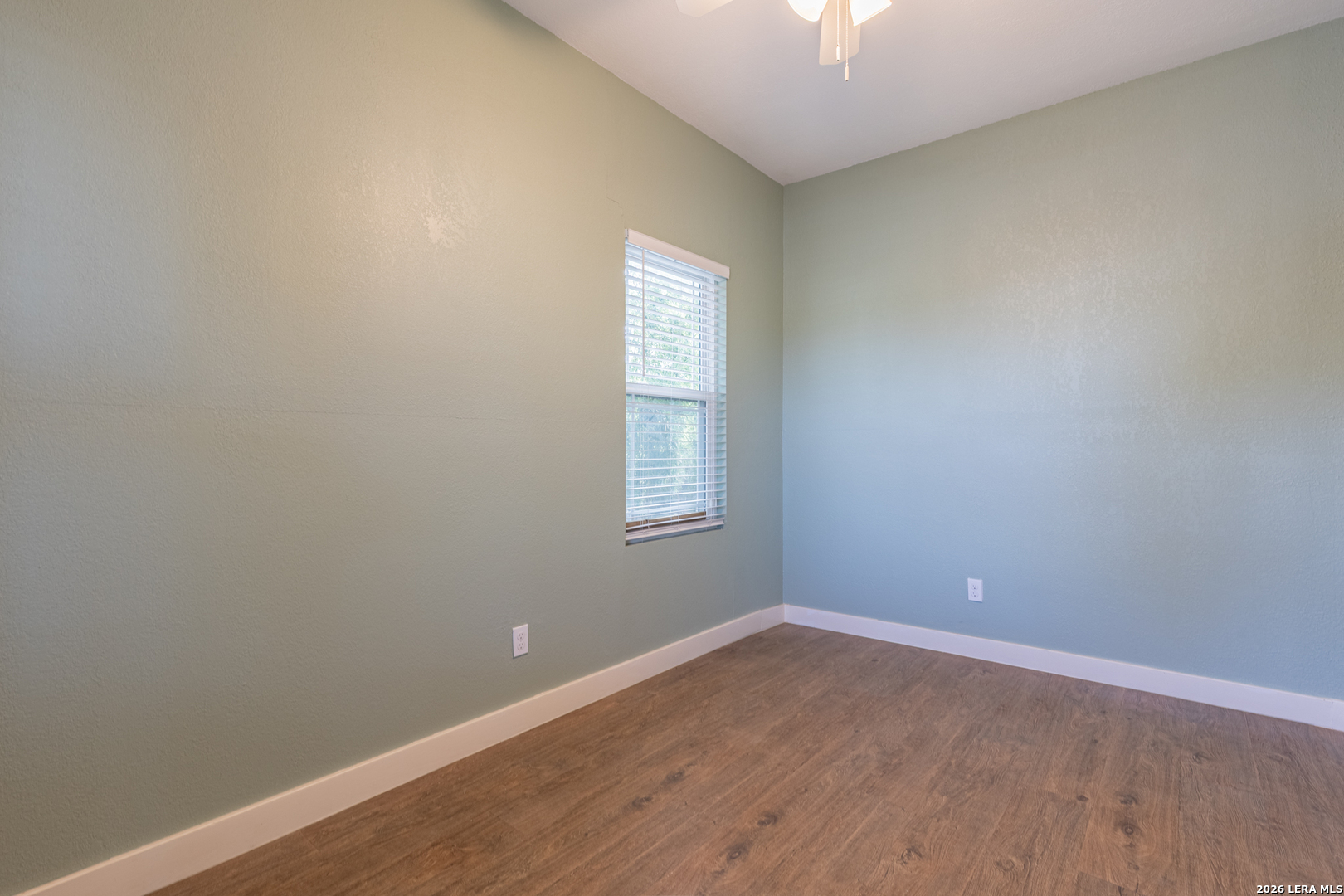 1142 W LYNWOOD AVE, San Antonio, TX 78201