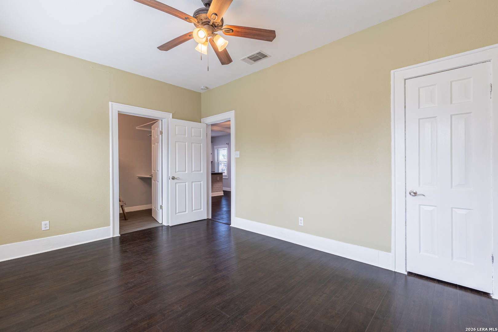 1142 W LYNWOOD AVE, San Antonio, TX 78201