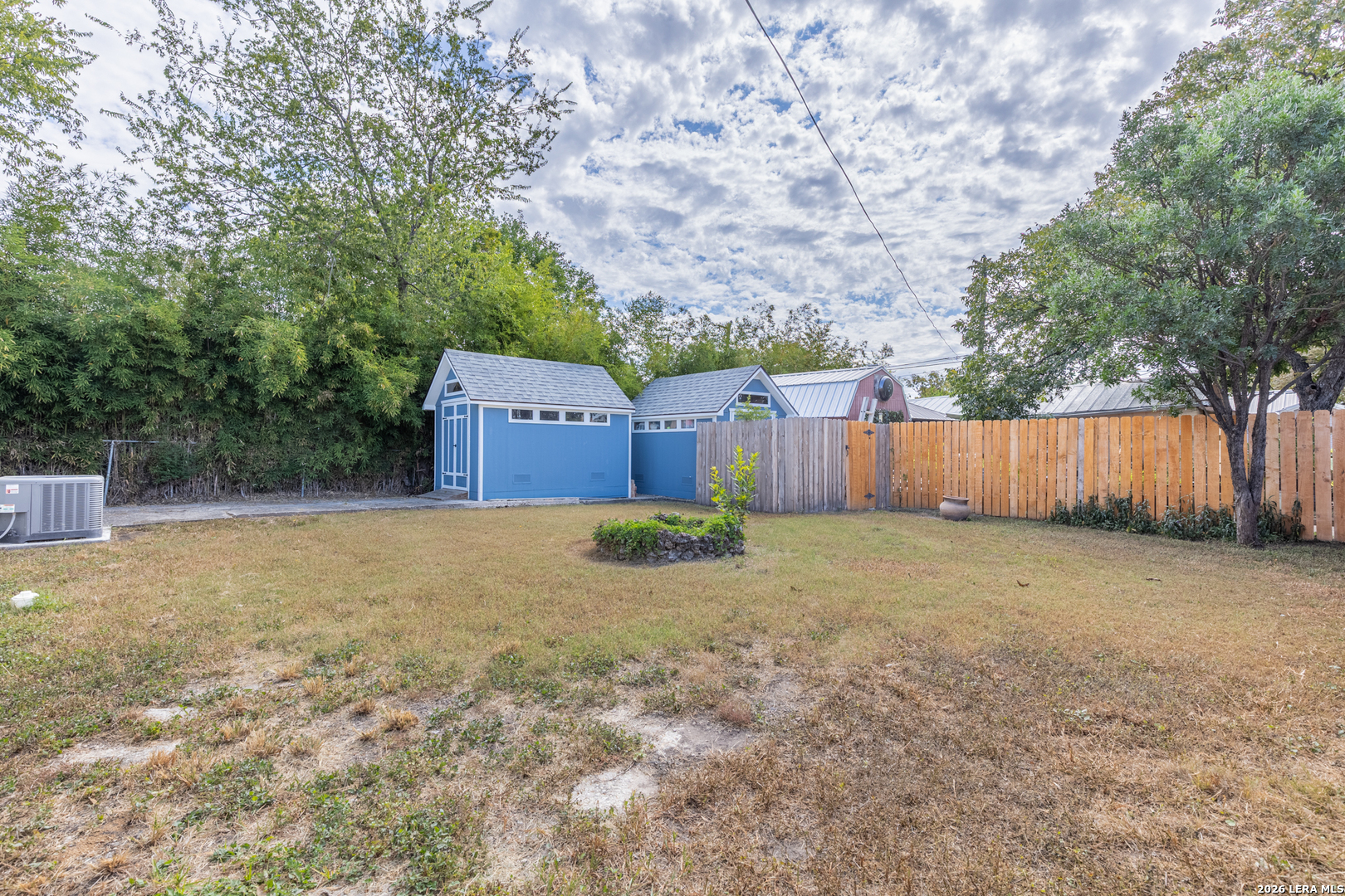 1142 W LYNWOOD AVE, San Antonio, TX 78201