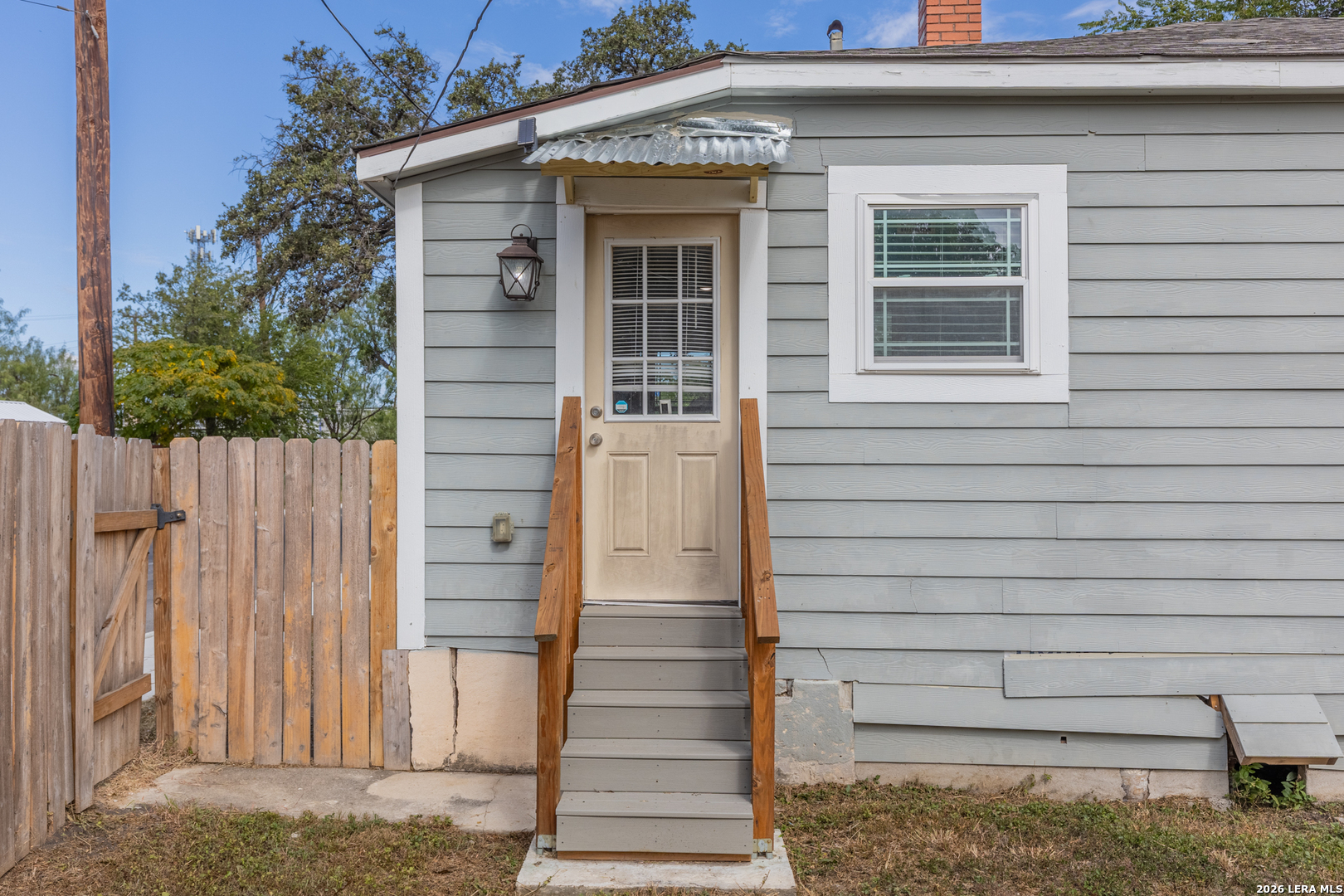 1142 W LYNWOOD AVE, San Antonio, TX 78201