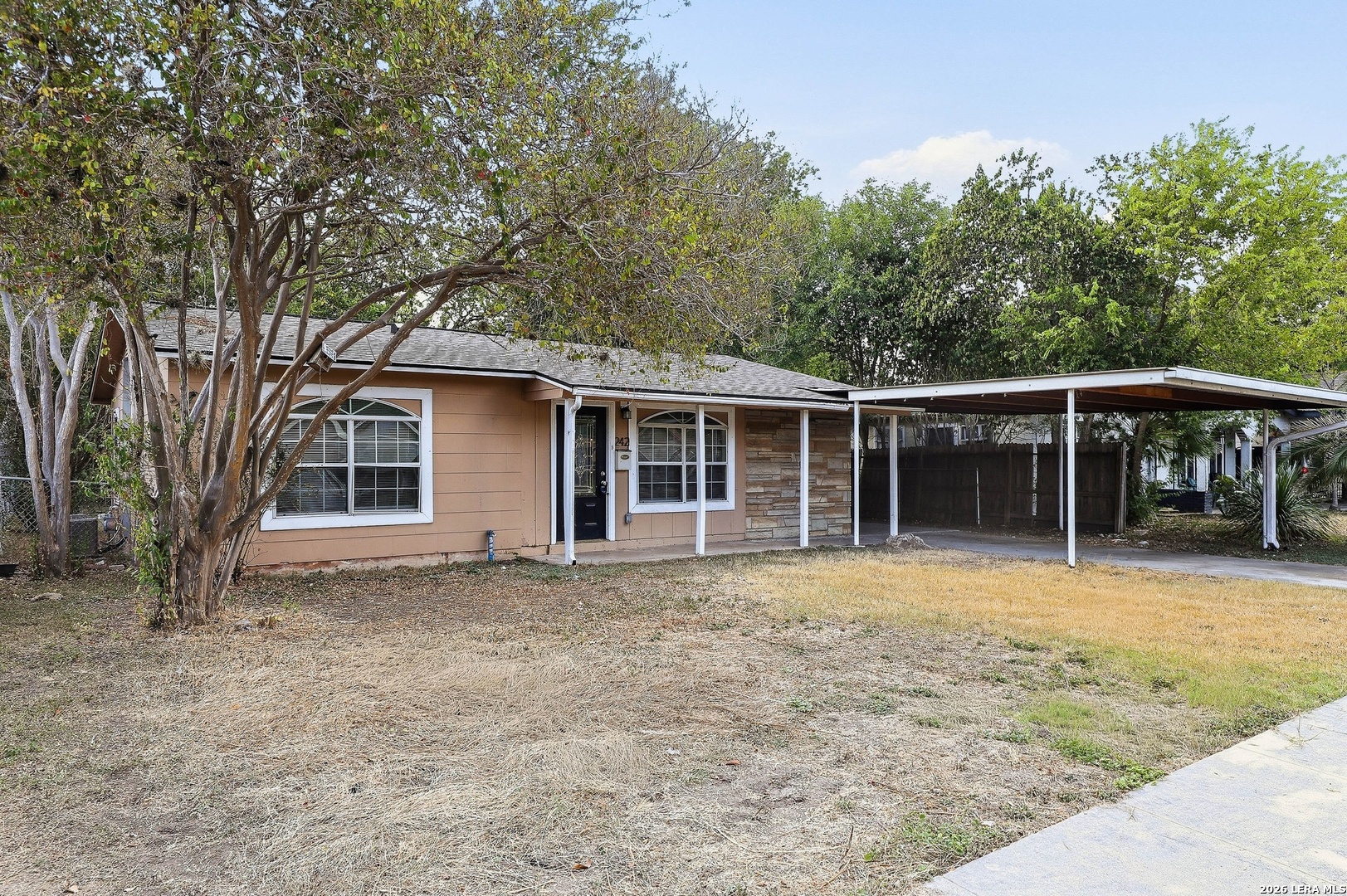 242 E Ackard Pl, San Antonio, TX 78221