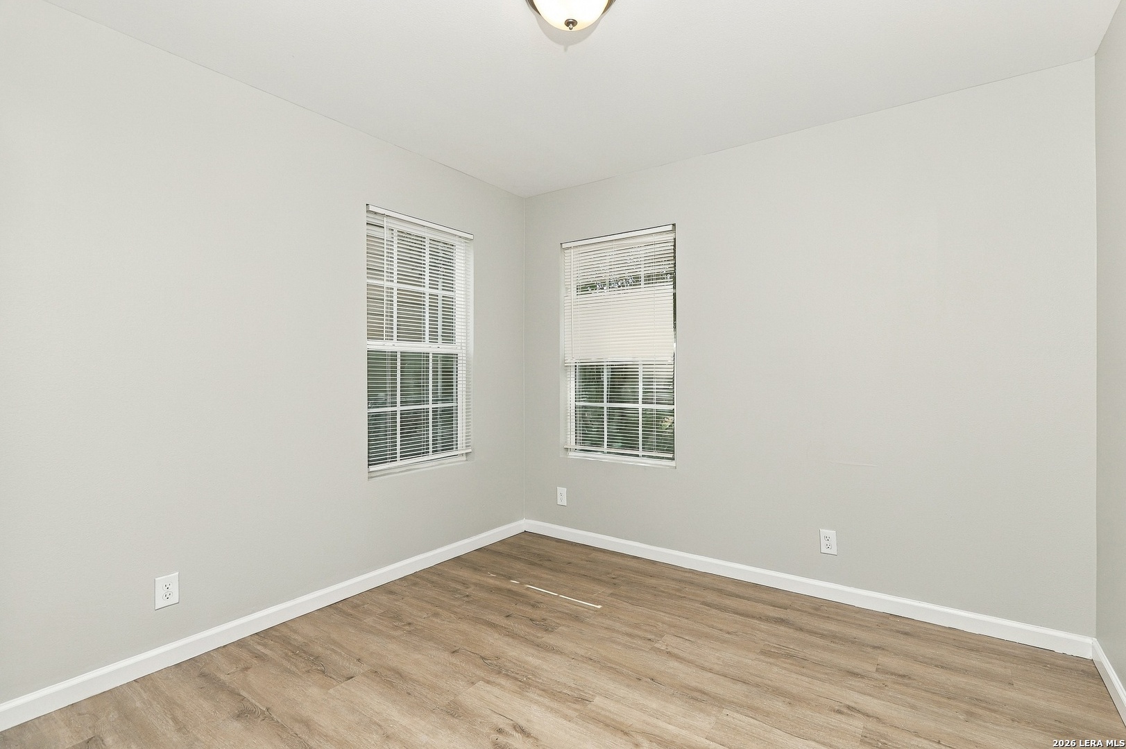 242 E Ackard Pl, San Antonio, TX 78221