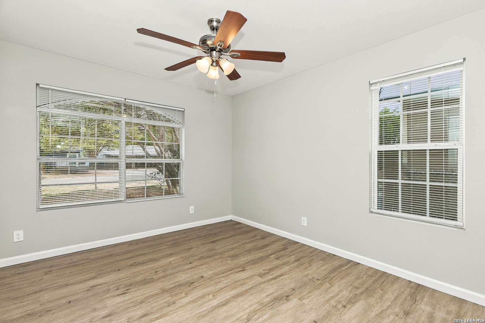 242 E Ackard Pl, San Antonio, TX 78221