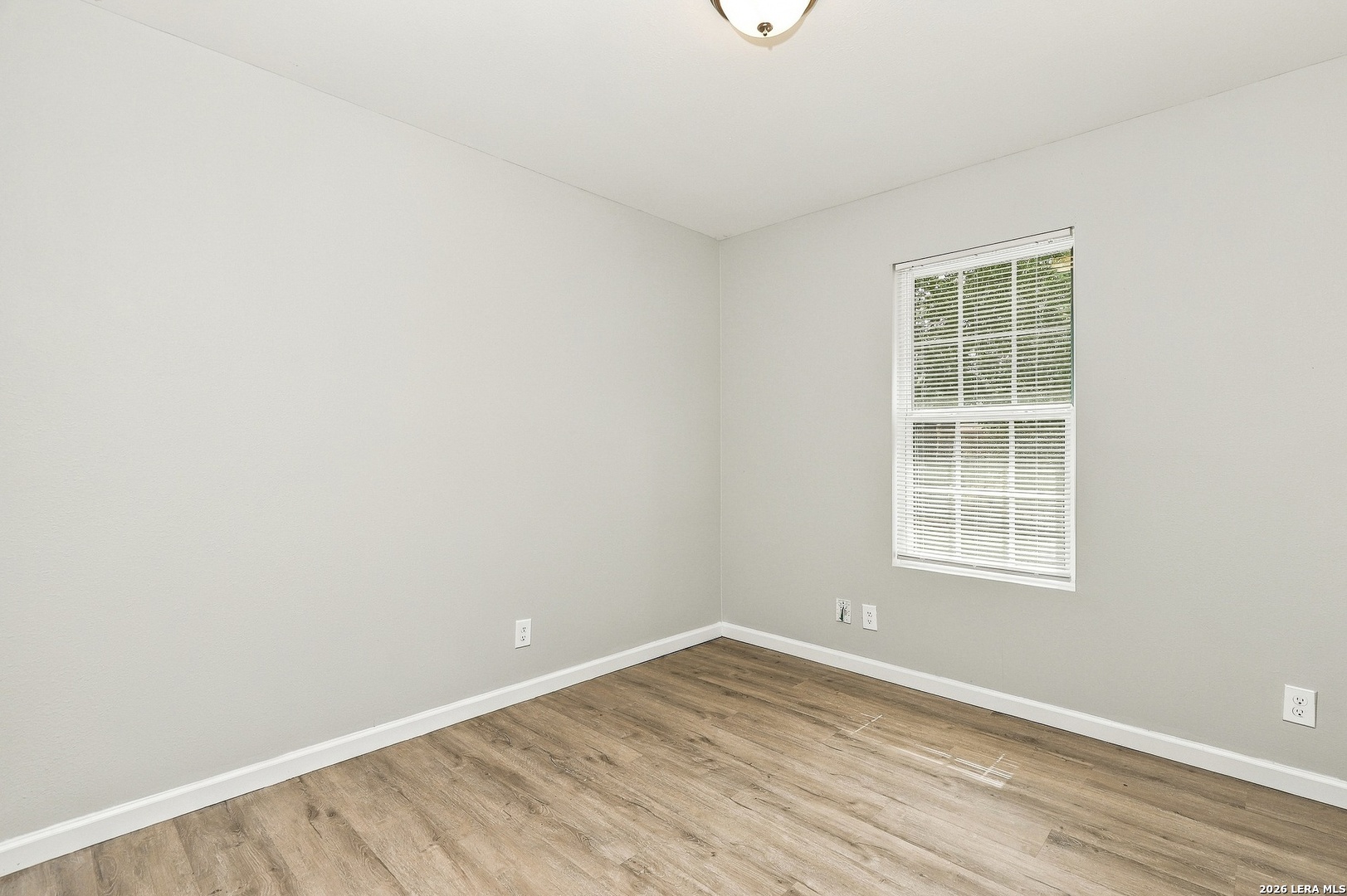 242 E Ackard Pl, San Antonio, TX 78221