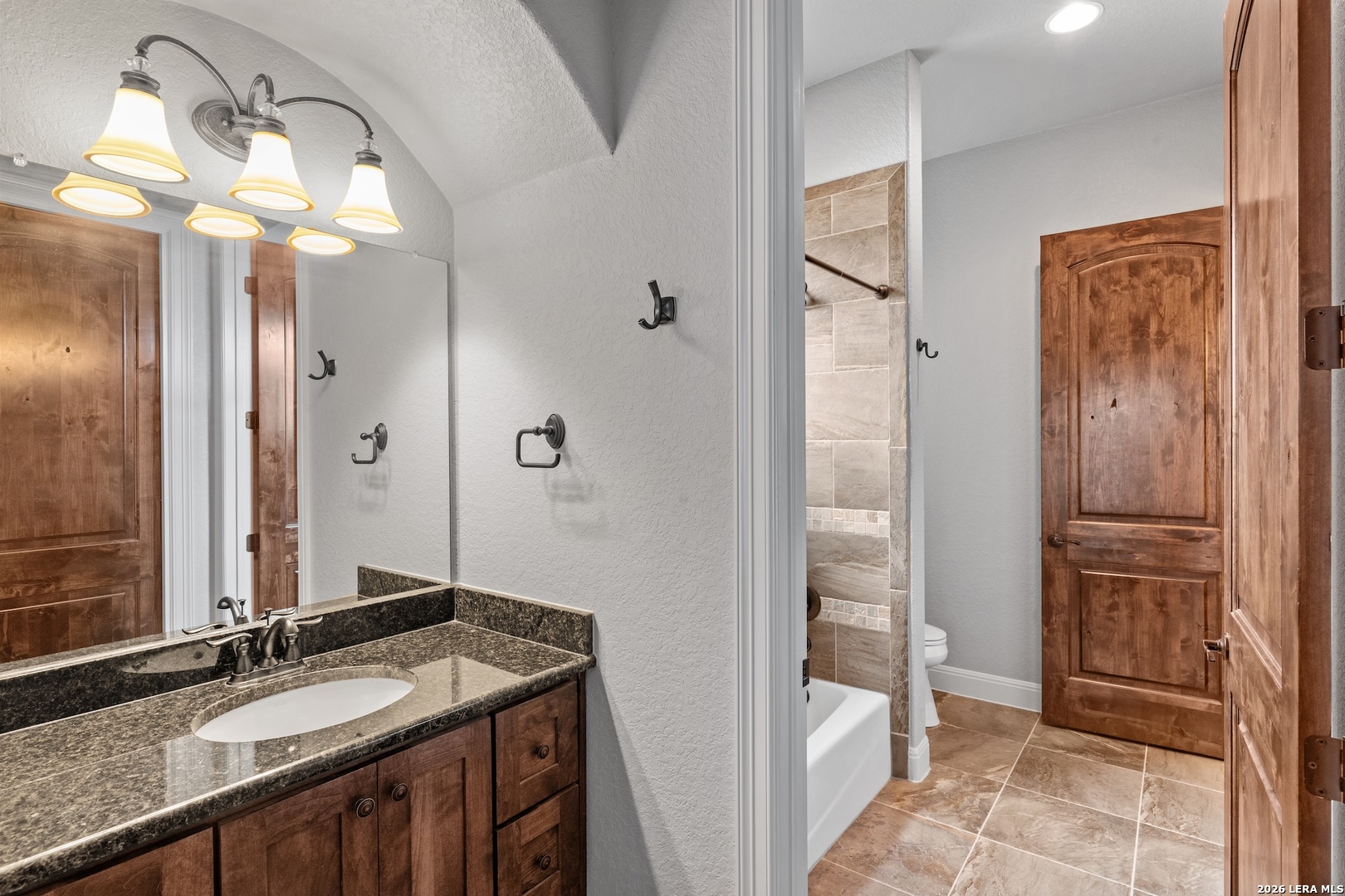 1009 Club House Rd, Kerrville, TX 78028