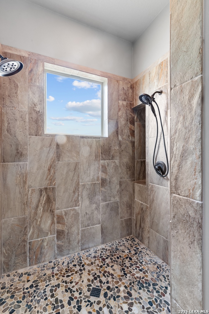 1009 Club House Rd, Kerrville, TX 78028