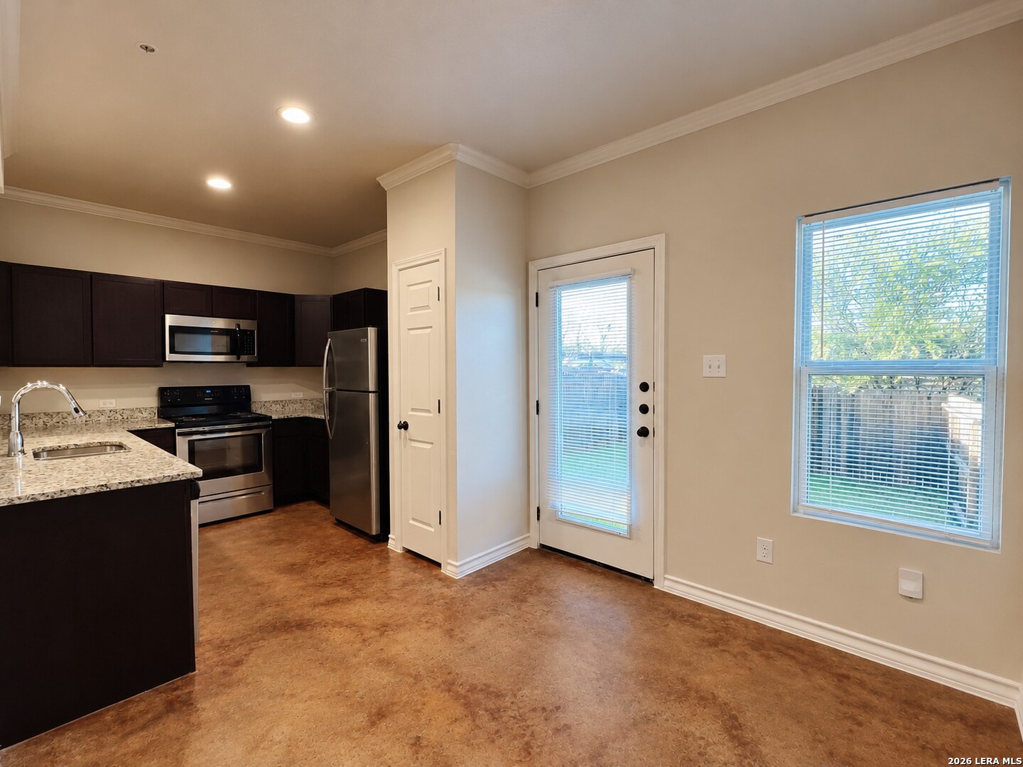 8802 SEGUIN RD, Converse, TX 78109