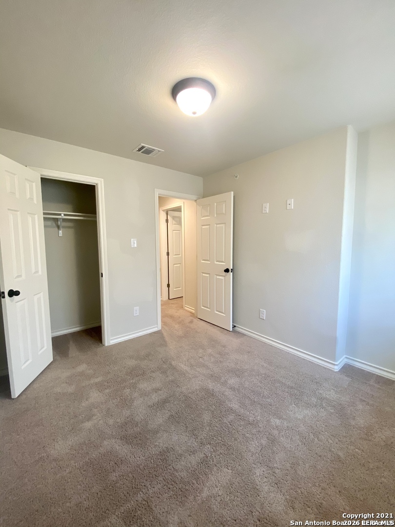8802 SEGUIN RD, Converse, TX 78109