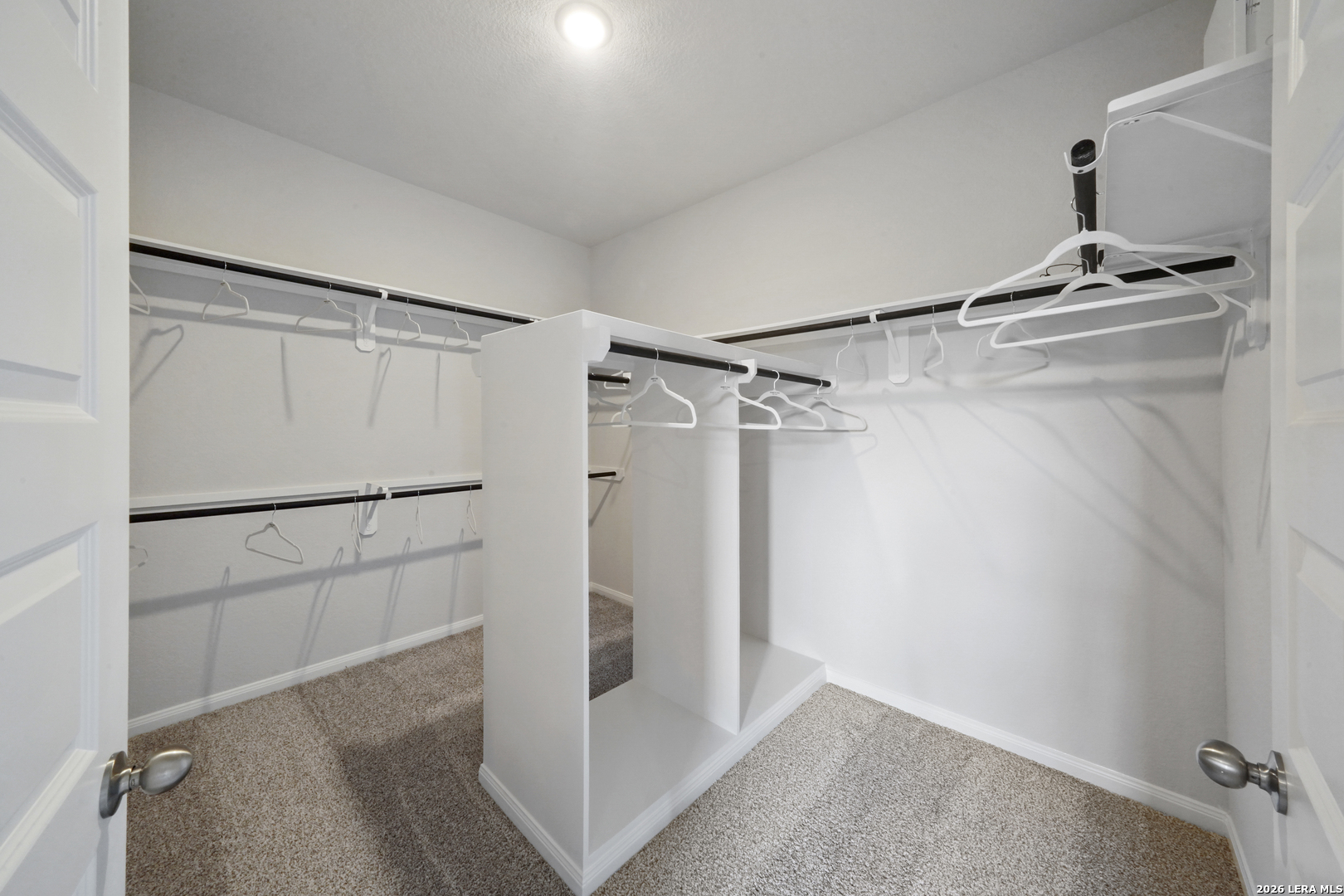 101 Firewheel Loop, Floresville, TX 78114