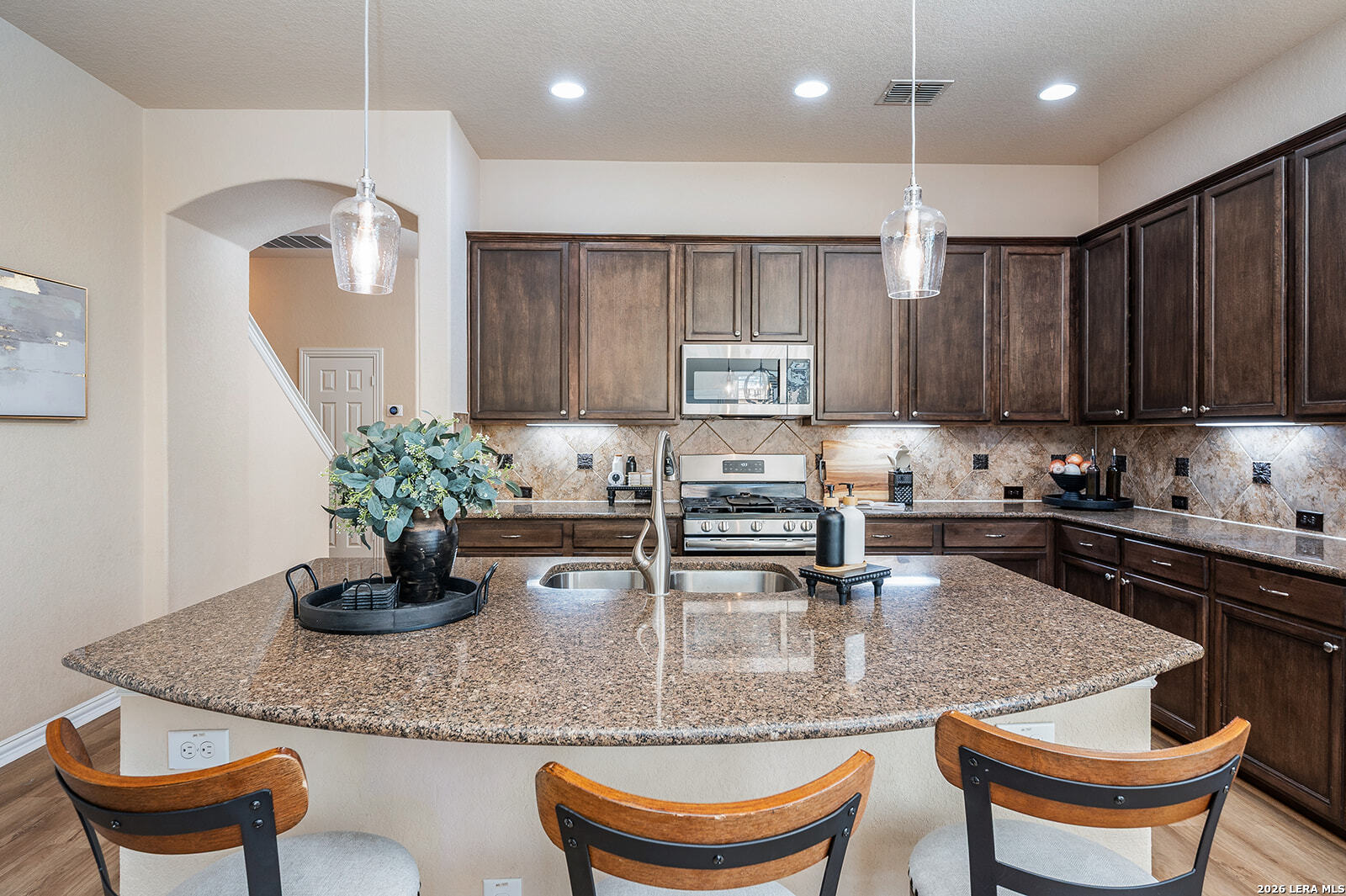 10753 Barnsford Ln, Helotes, TX 78023