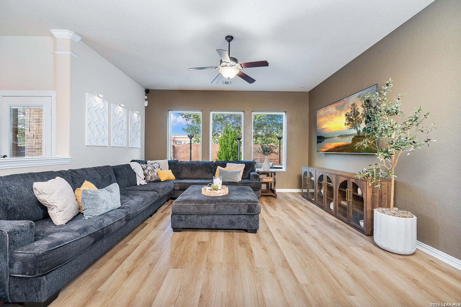 10753 Barnsford Ln, Helotes, TX 78023