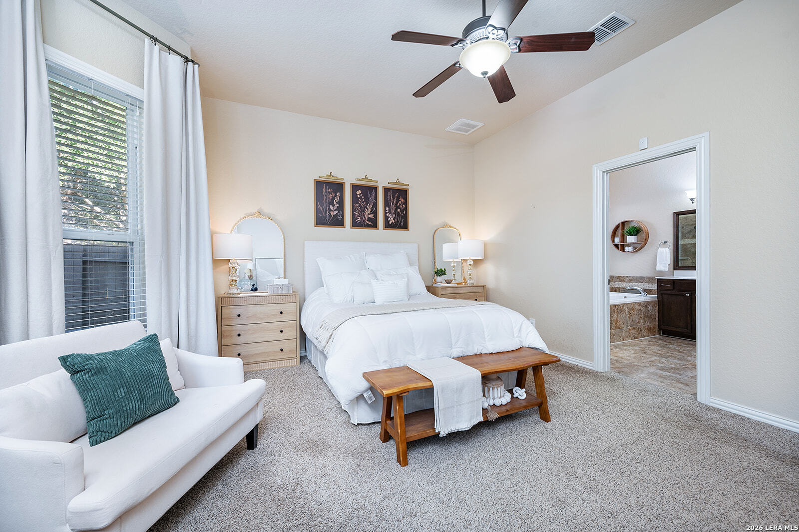 10753 Barnsford Ln, Helotes, TX 78023