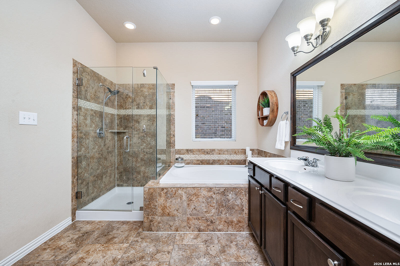 10753 Barnsford Ln, Helotes, TX 78023