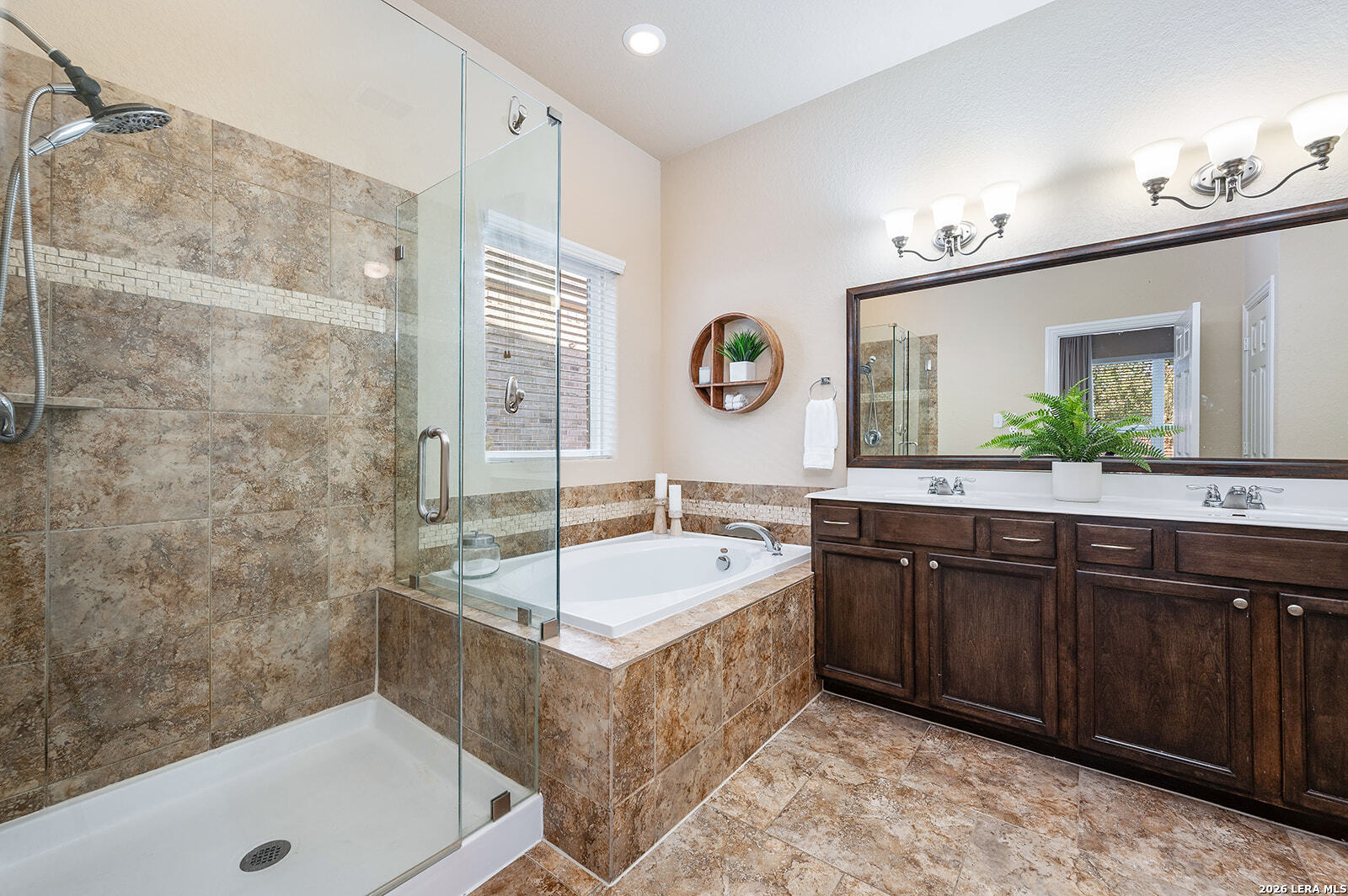 10753 Barnsford Ln, Helotes, TX 78023