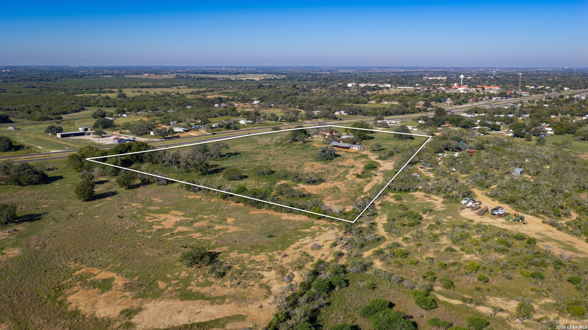 377 Us Highway 181 S, Floresville, TX 78114