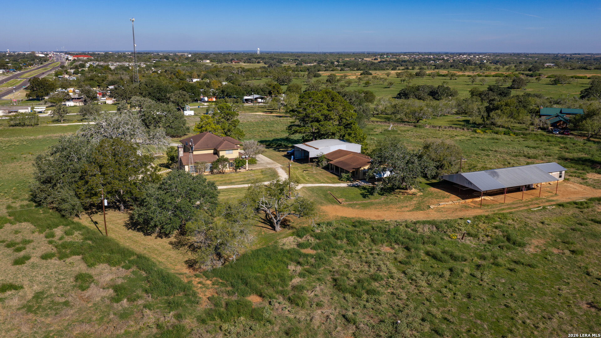 377 Us Highway 181 S, Floresville, TX 78114