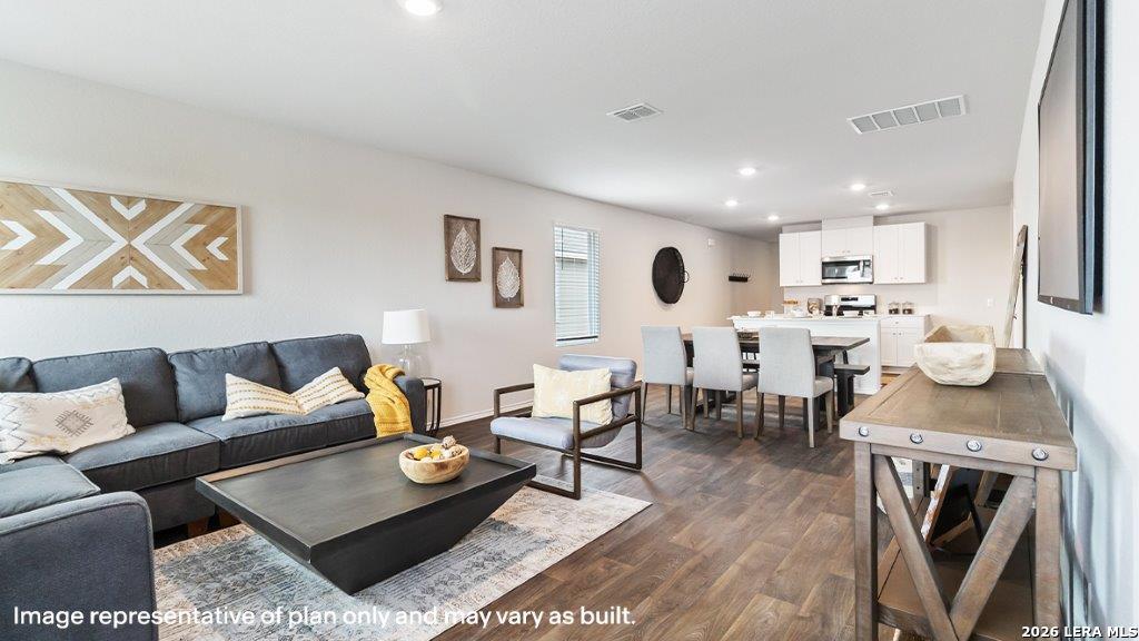 20035 John Wayne Rd, Lytle, TX 78052