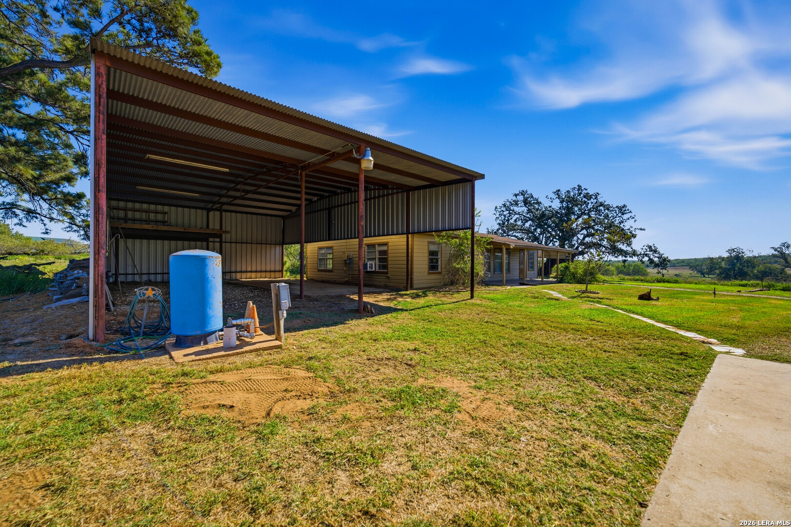 377 Us Highway 181 S, Floresville, TX 78114