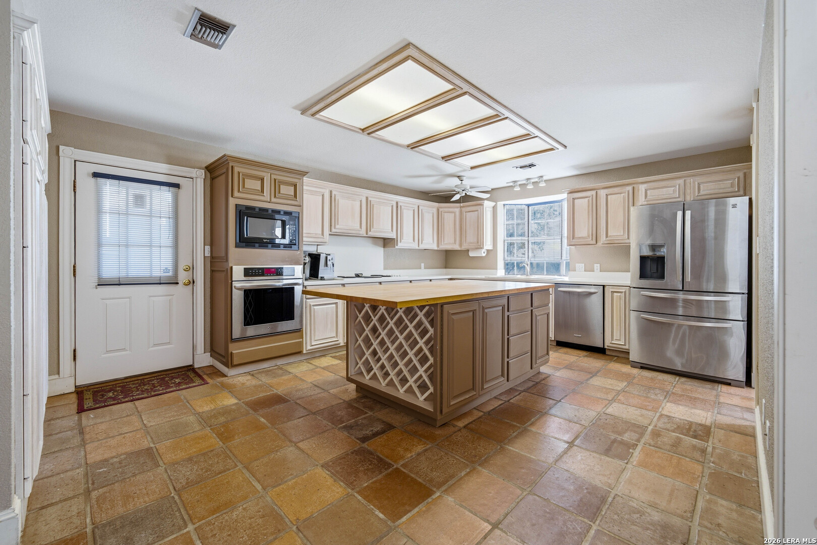 377 Us Highway 181 S, Floresville, TX 78114