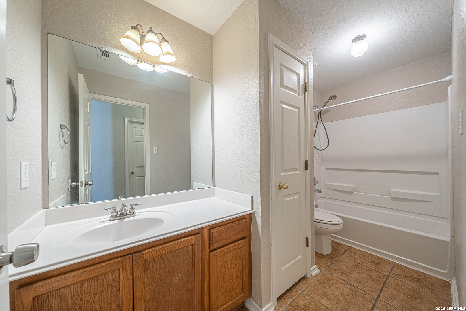2111 RED ROCK XING, San Antonio, TX 78245