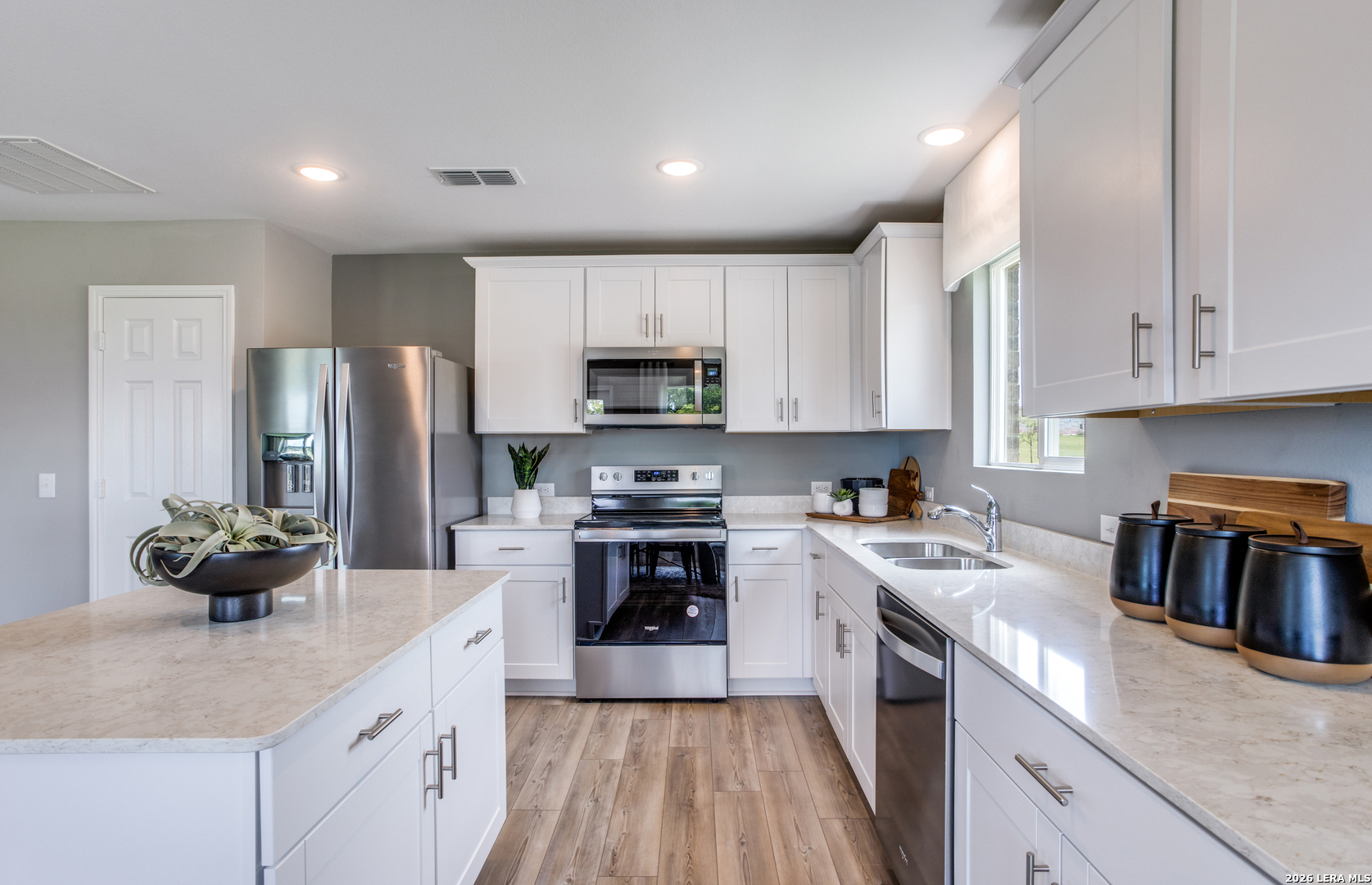 825 RUSTIC GRV, Boerne, TX 78006