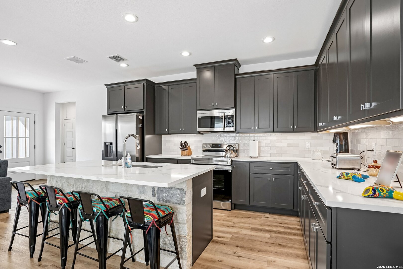 Photo 4 of Single family home for sale at 1095 Diamondhead Dr, Canyon Lake, TX 78133 | MLS# 2026831 | Listing updated on 2026-10-29