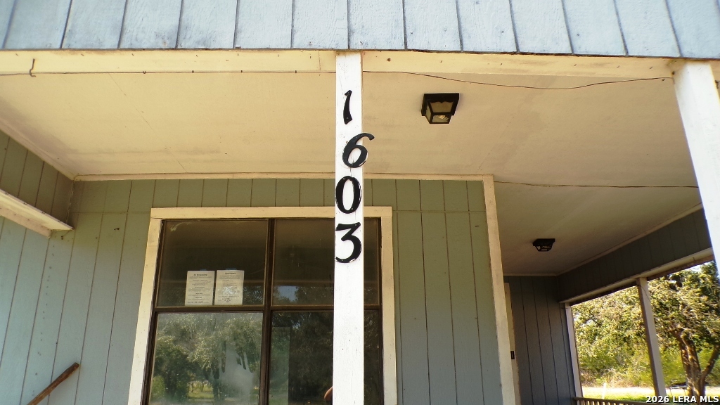 1603 HACKBERRY ST, Three Rivers, TX 78071