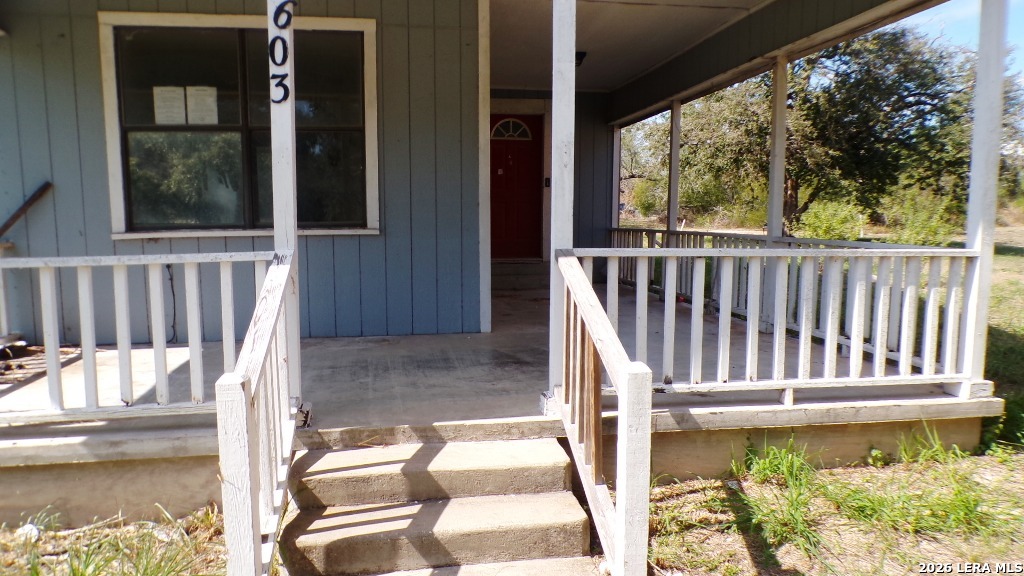 1603 HACKBERRY ST, Three Rivers, TX 78071