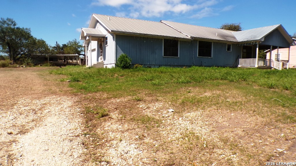 1603 HACKBERRY ST, Three Rivers, TX 78071