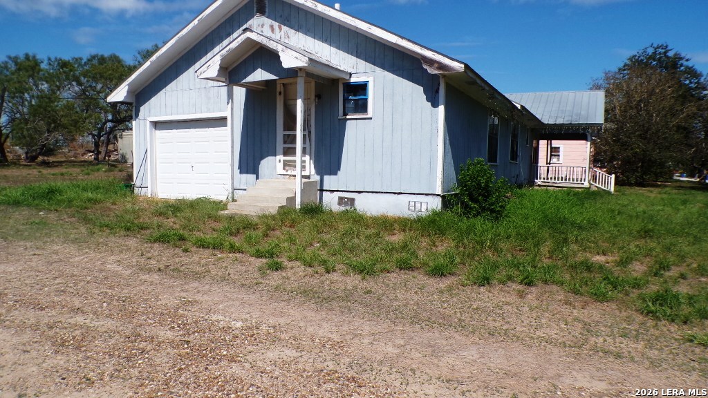 1603 HACKBERRY ST, Three Rivers, TX 78071