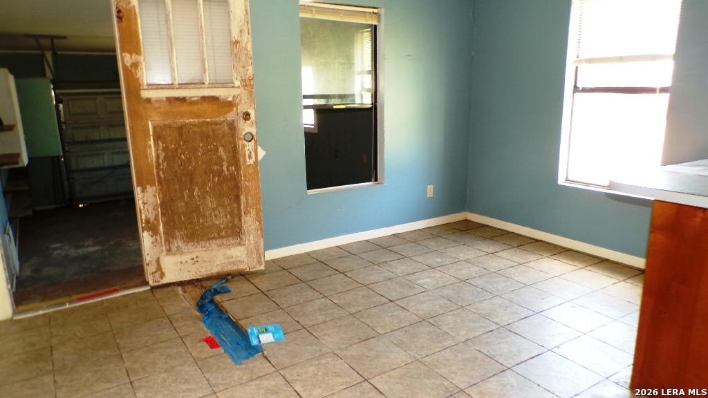 1603 HACKBERRY ST, Three Rivers, TX 78071