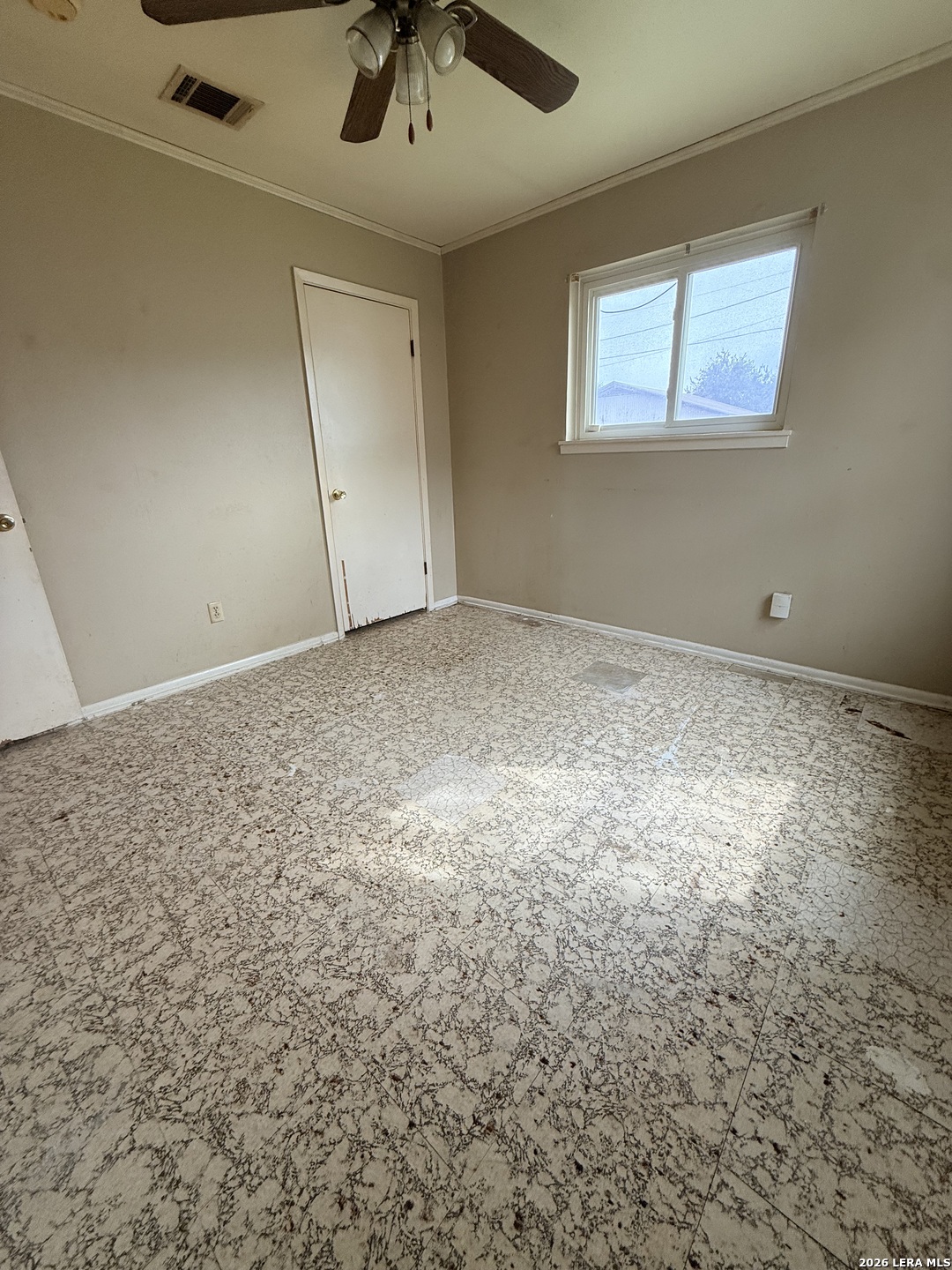 1203 VIVIAN ST, Pleasanton, TX 78064