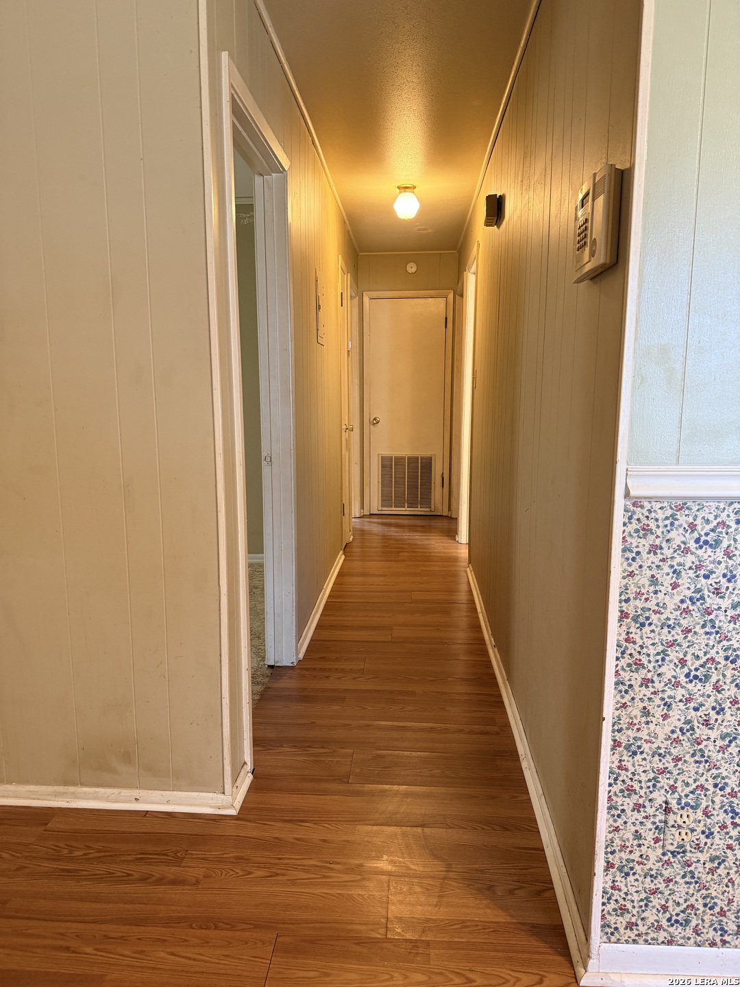 1203 VIVIAN ST, Pleasanton, TX 78064