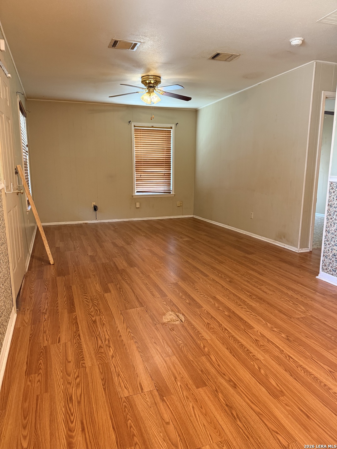 1203 VIVIAN ST, Pleasanton, TX 78064