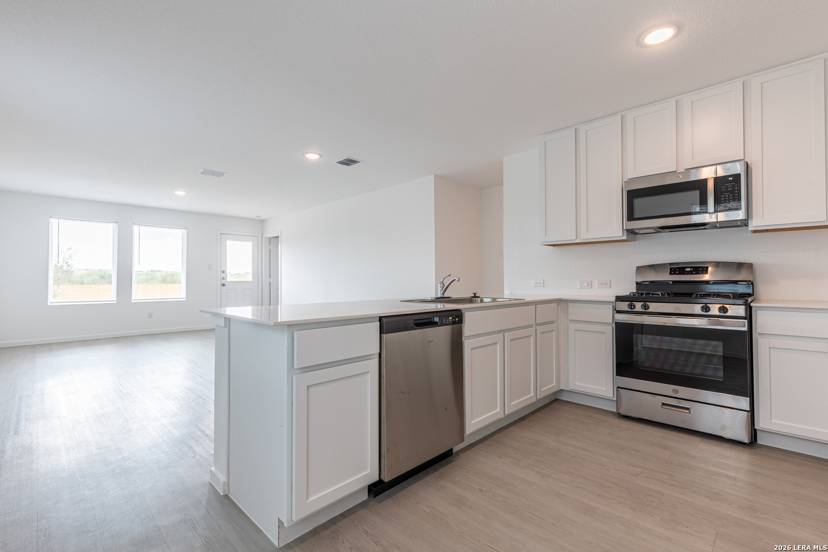 5618 WILLOW POINT BLVD, San Antonio, TX 78219