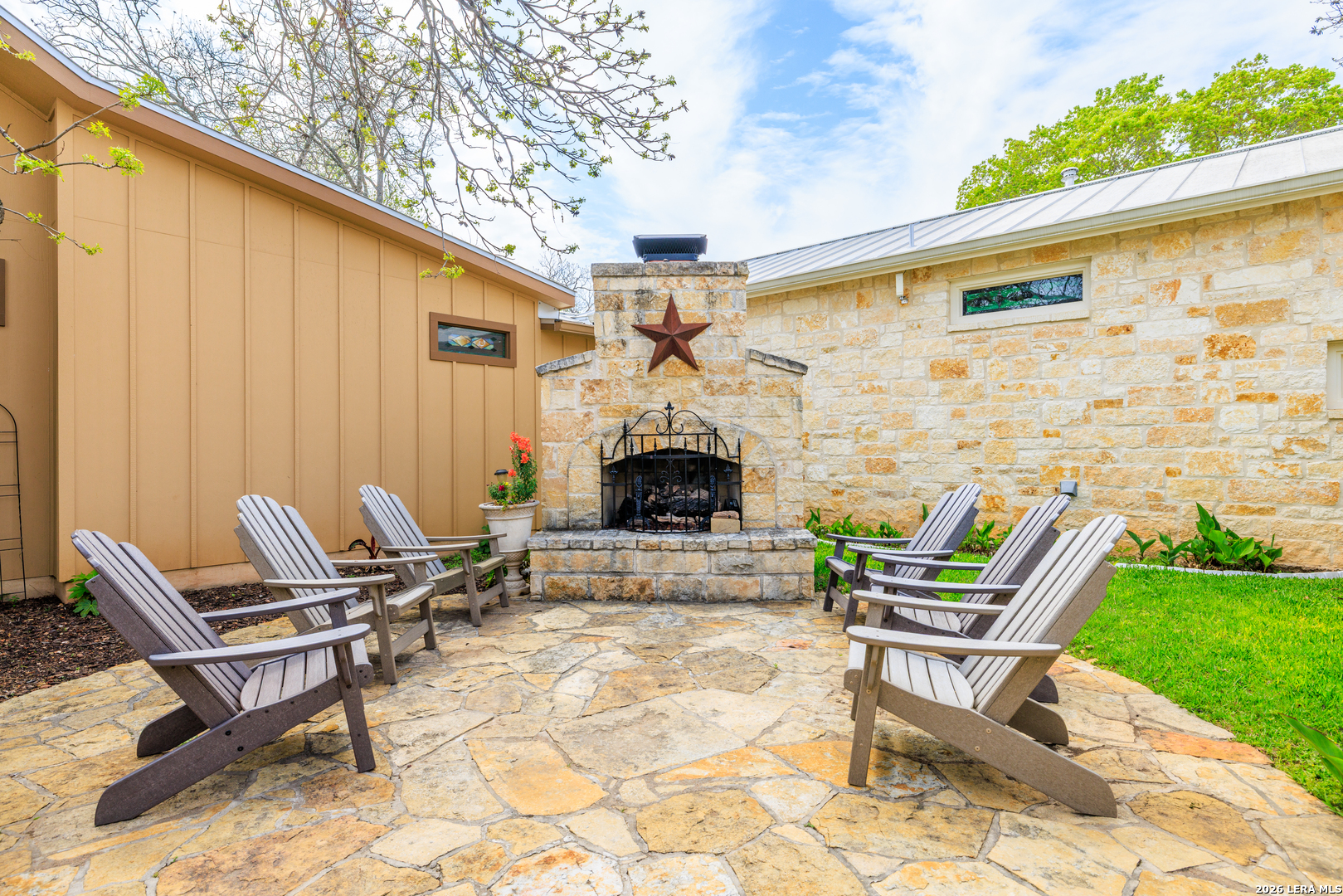 202 S BOWIE ST, Fredericksburg, TX 78624