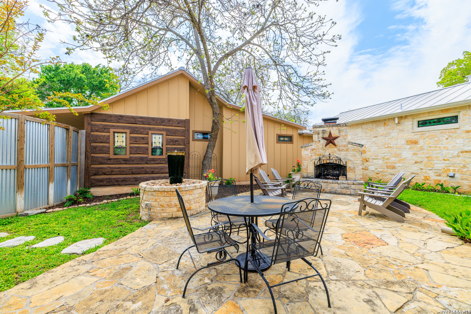 202 S BOWIE ST, Fredericksburg, TX 78624