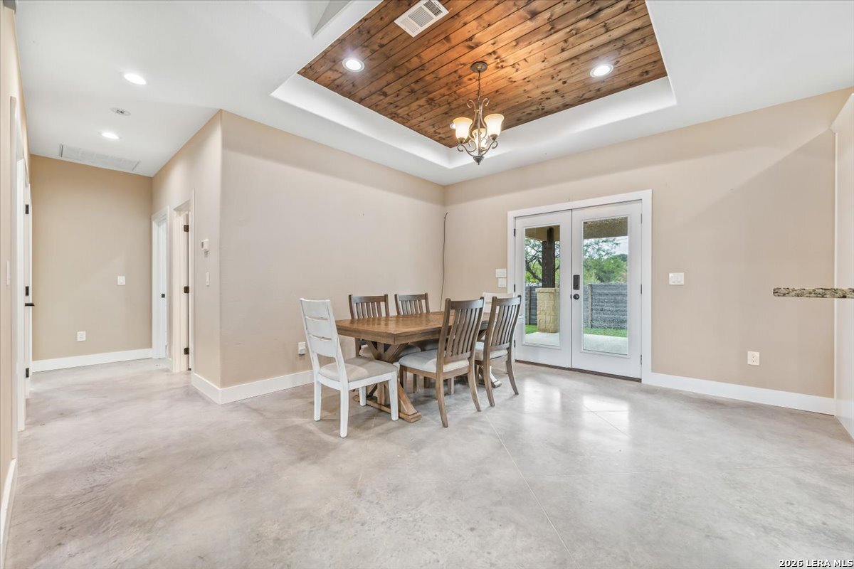 338 E CASTLEBERRY DR, TX 78654