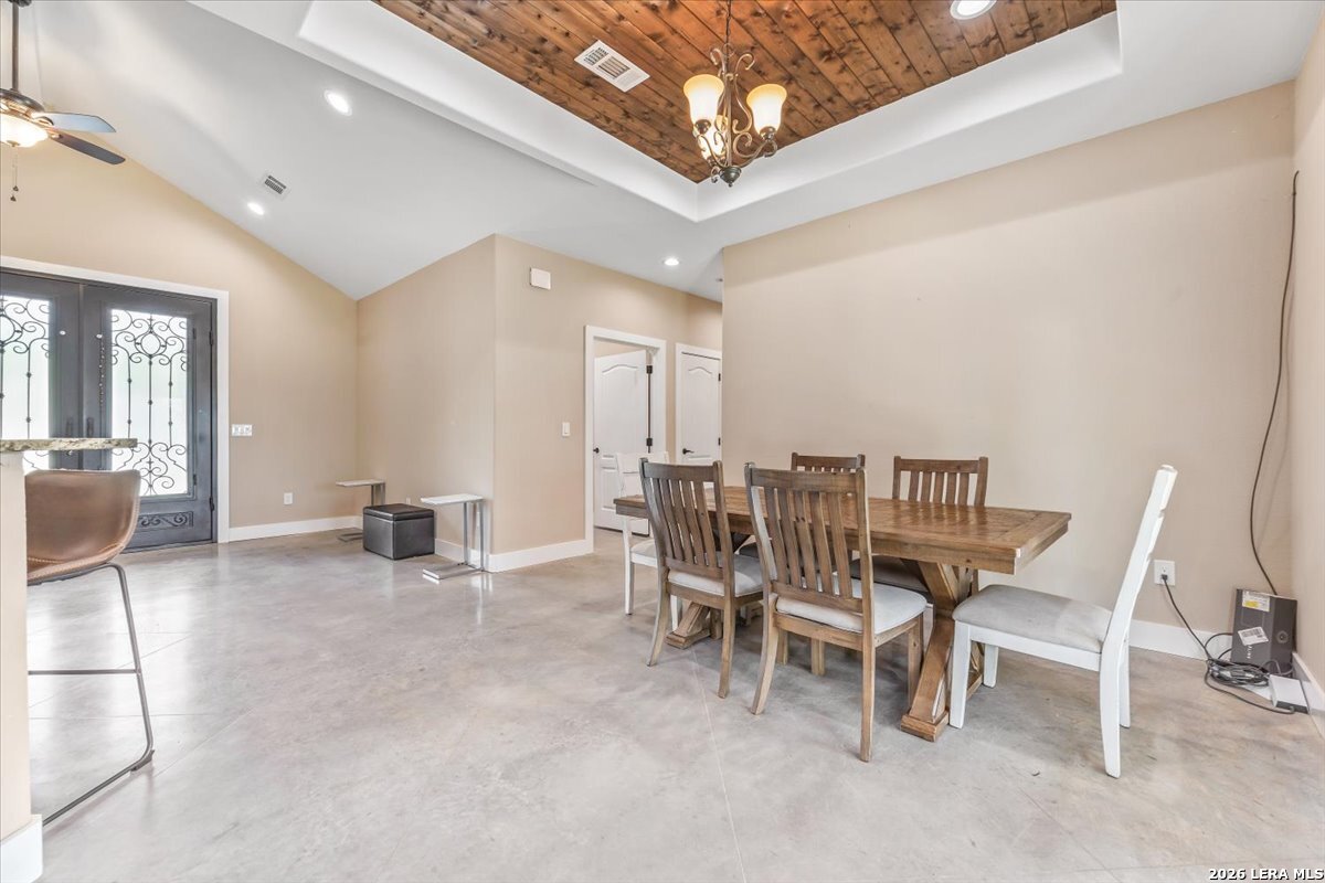 338 E CASTLEBERRY DR, TX 78654
