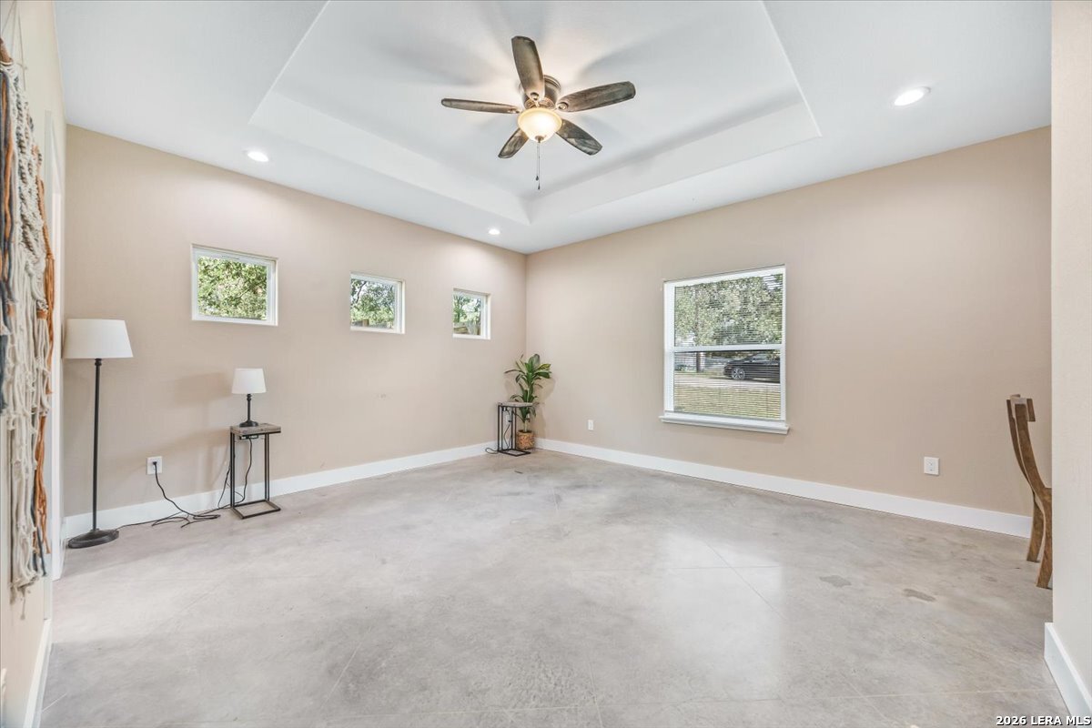 338 E CASTLEBERRY DR, TX 78654