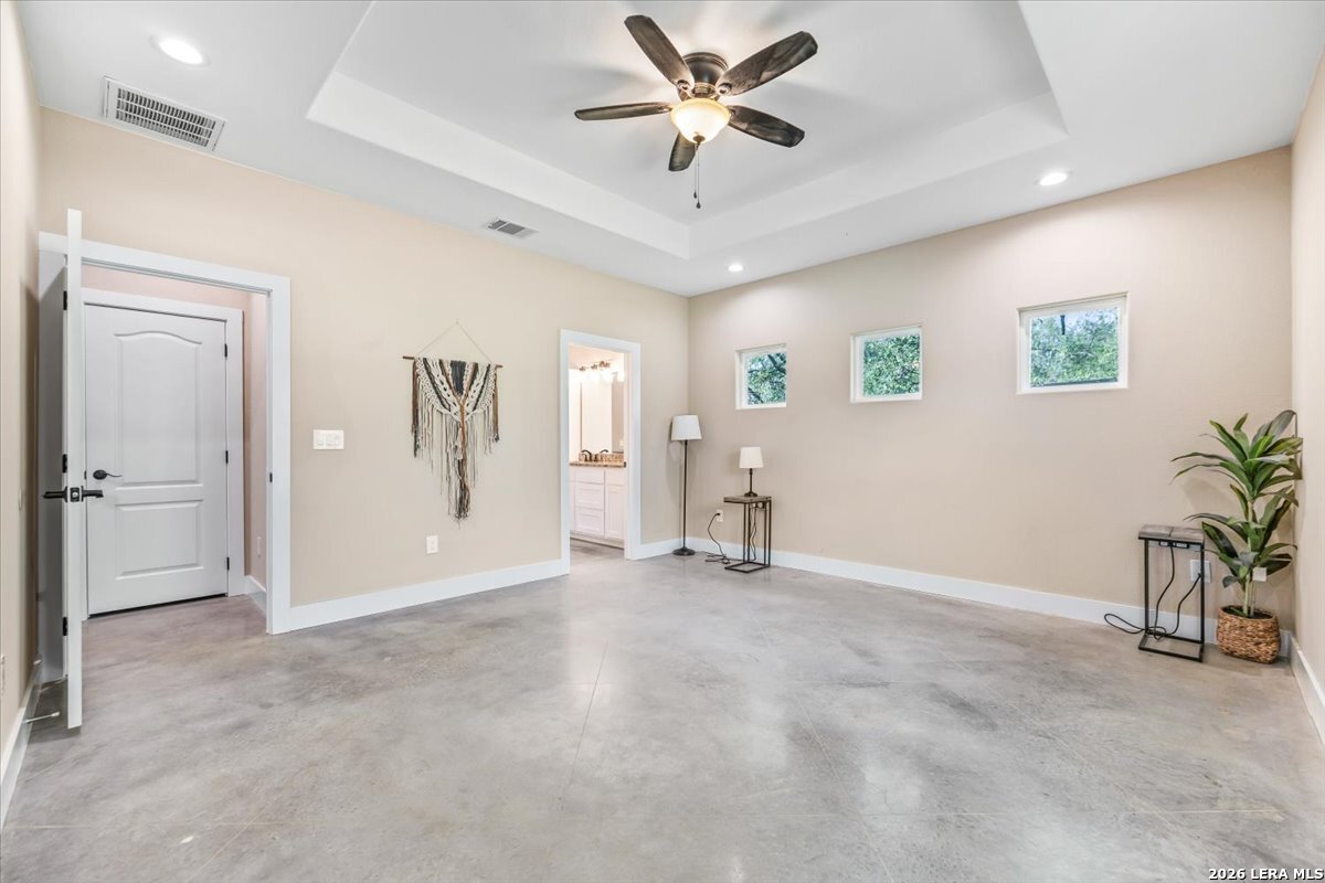 338 E CASTLEBERRY DR, TX 78654
